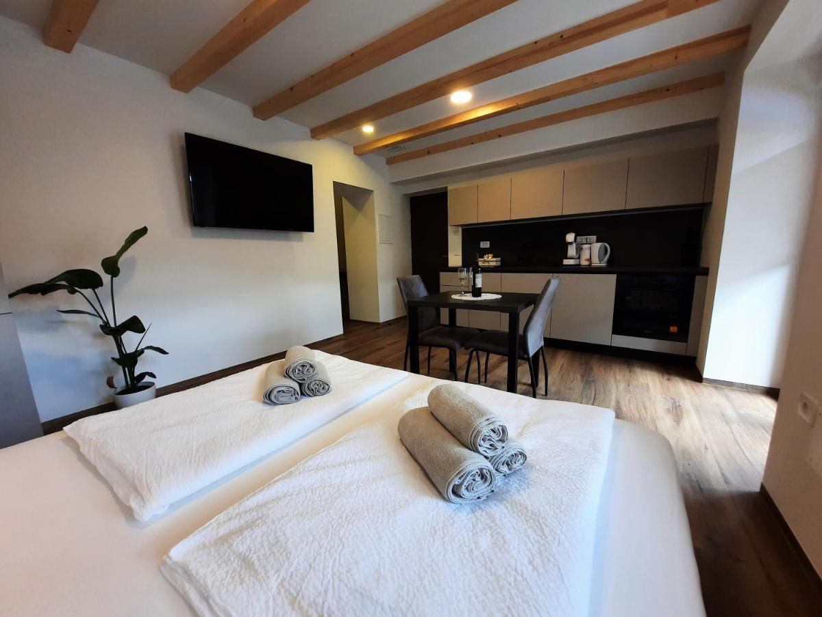 Apartments Hlapi With Spa Kobarid Exterior foto