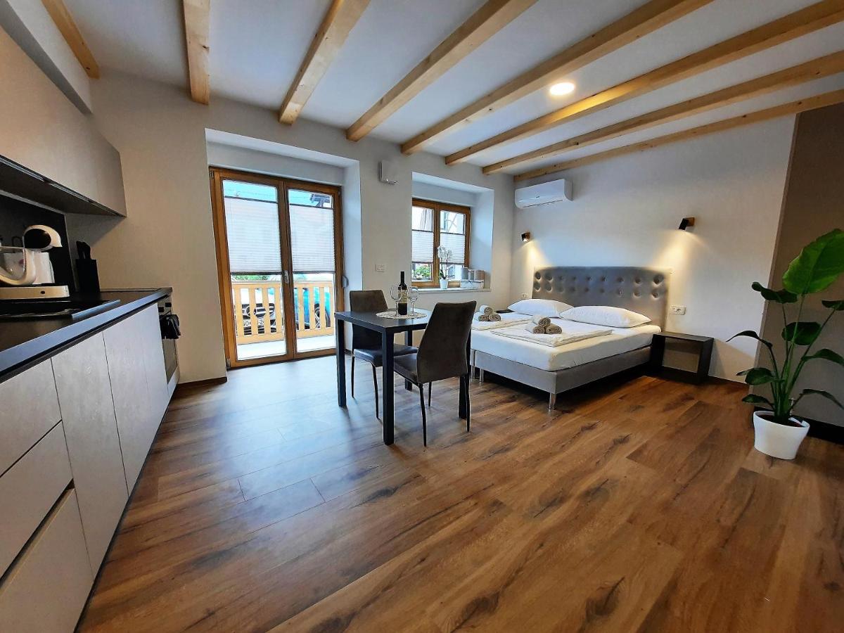 Apartments Hlapi With Spa Kobarid Exterior foto