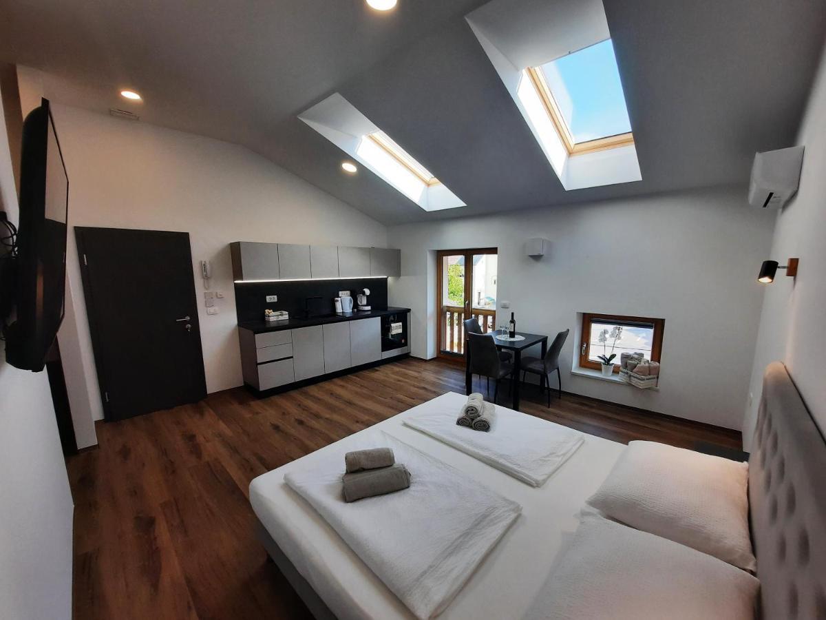 Apartments Hlapi With Spa Kobarid Exterior foto